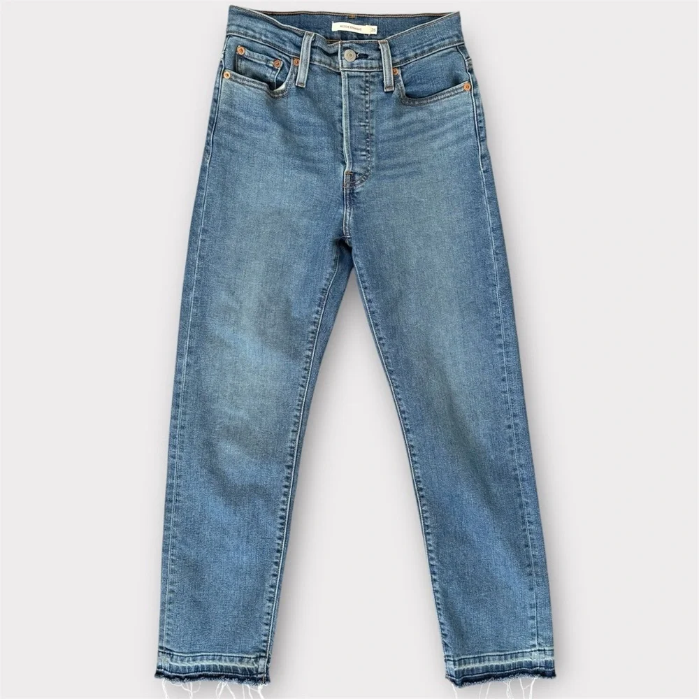 Levi’s Wedgie Straight Raw Hem Medium Wash Jeans Button Fly Size 26